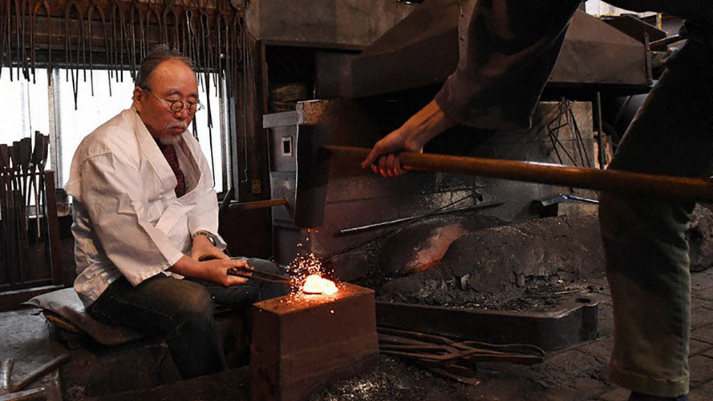 Low Temperature Smelting and Forging Skills of Japanese Katana