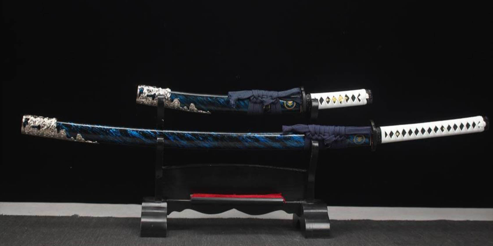 Black Friday : Hand-Forged Ghost of Tsushima Katana and Tanto Set