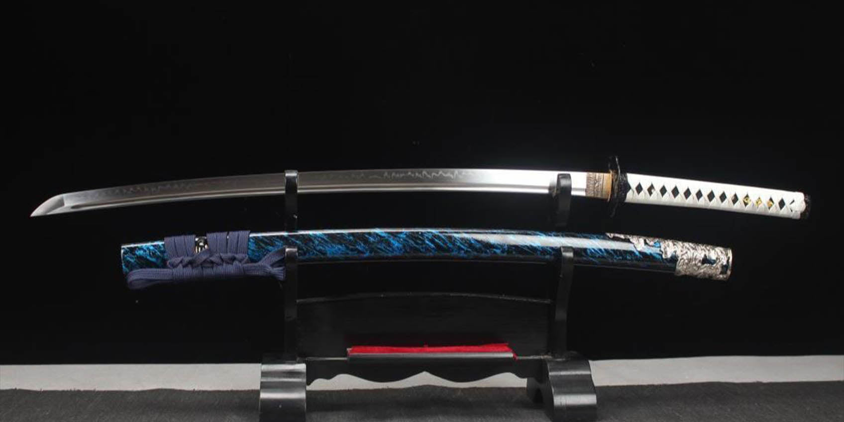 Black Friday : Ghost of Tsushima Katana, T10 Steel with Blood Groove