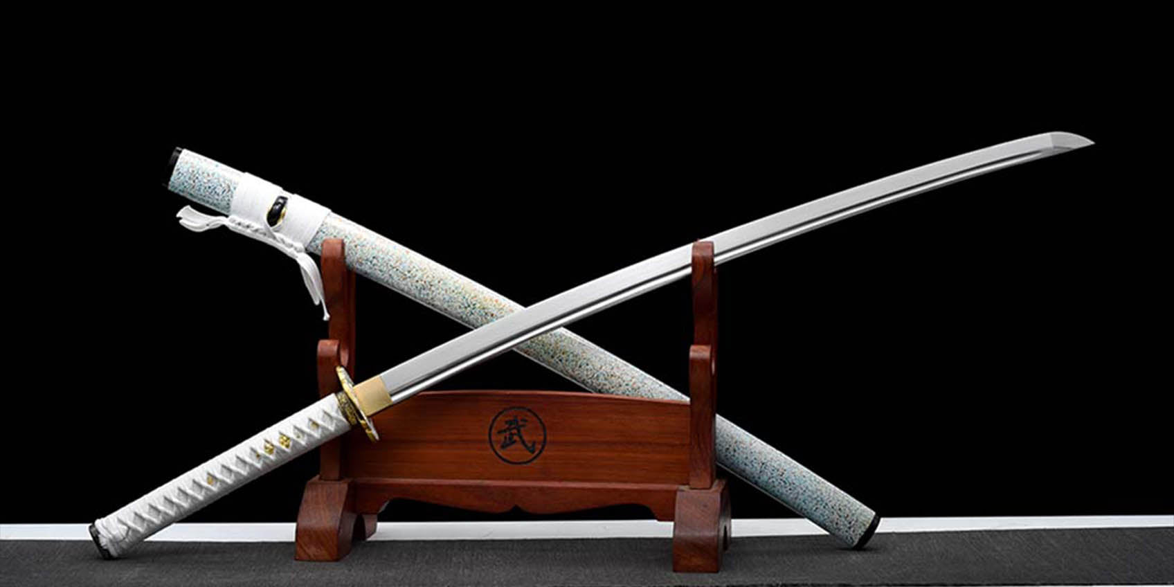 9260 Federstahl: Samurai Katana mit durchgehender Klinge und floraler Saya