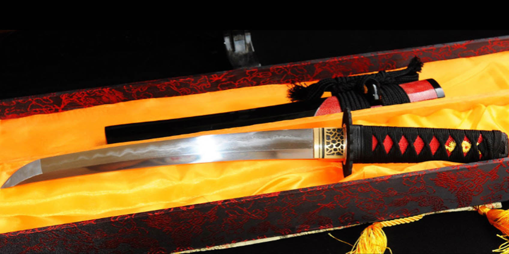 Unsheathing History: The Japanese Tanto Blade's Origins and Evolution