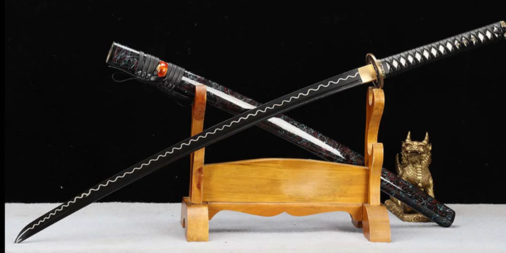 Das moderne Katana aus schwarzem Stahl: Eine Fusion aus Tradition und Innovation