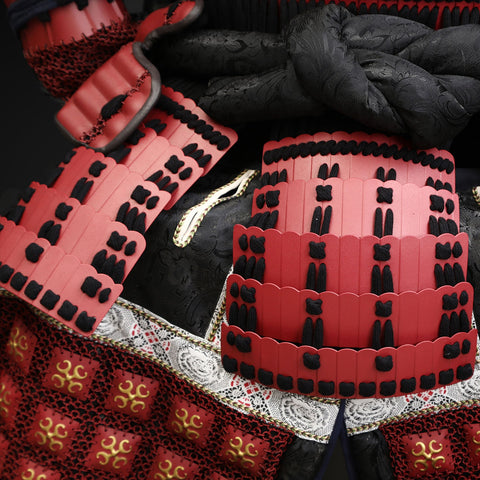 Handmade Life-Size Yoroi，Red Arima Clan Samurai Armor Set with Kuro Kuwagata Helmet