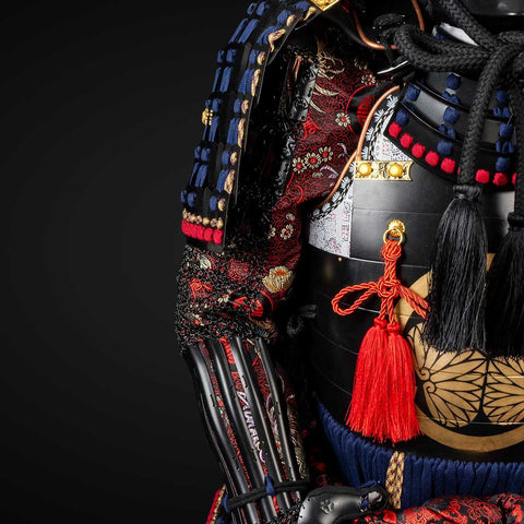 Handmade Life-Size Oda Clan Kachi Samurai Armor – Authentic Japanese Yoroi